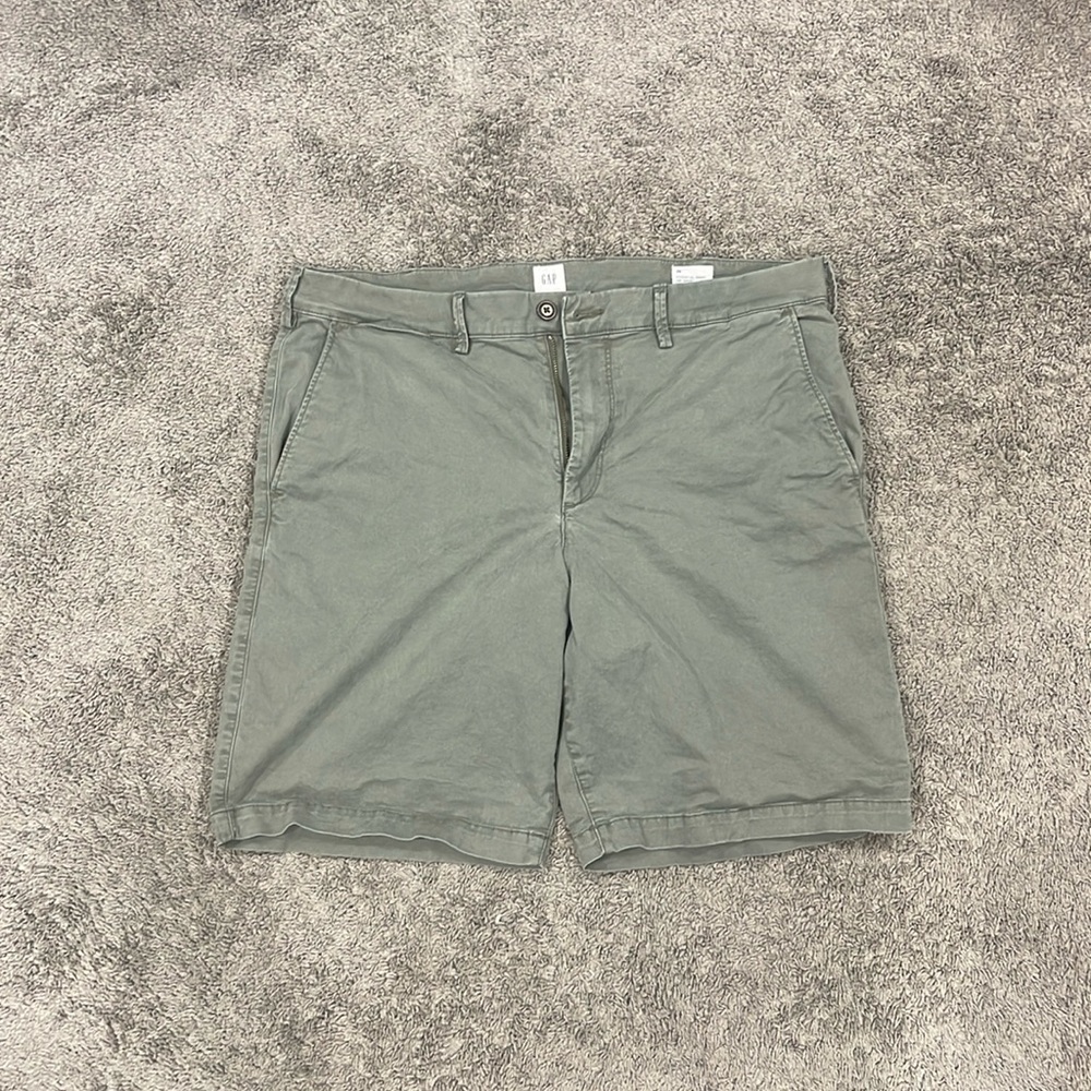 GAP Slate Green 10” Essential Khaki Shorts